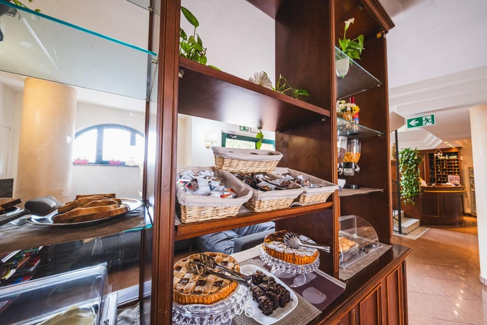 Continental breakfast, Buffet breakfast