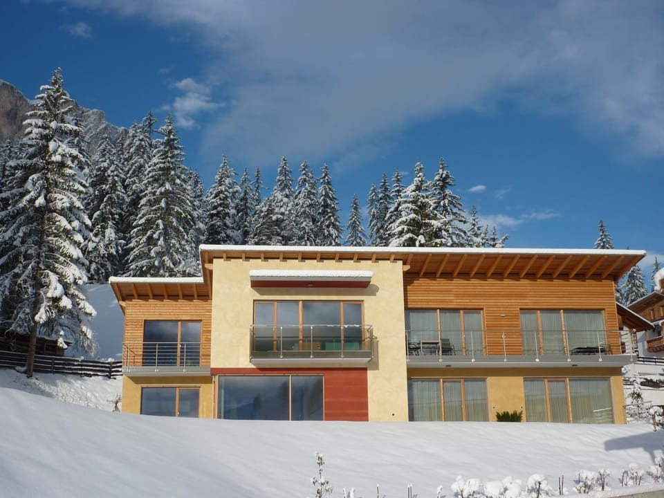 Property building, Facade/entrance, Winter