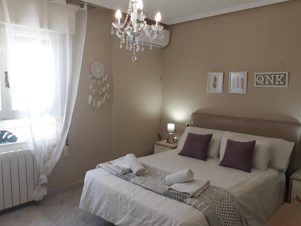Photo of the whole room, Bedroom