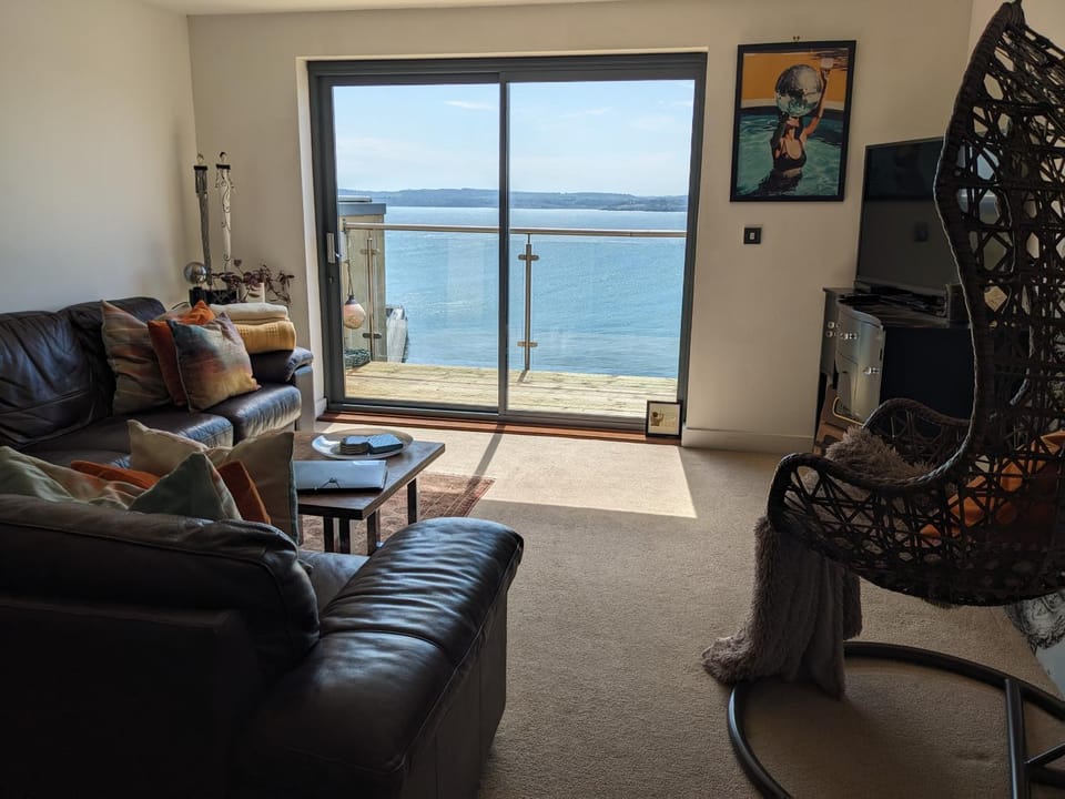 Panoramic sea views, sleeps 4, Torquay Apartment in Torquay