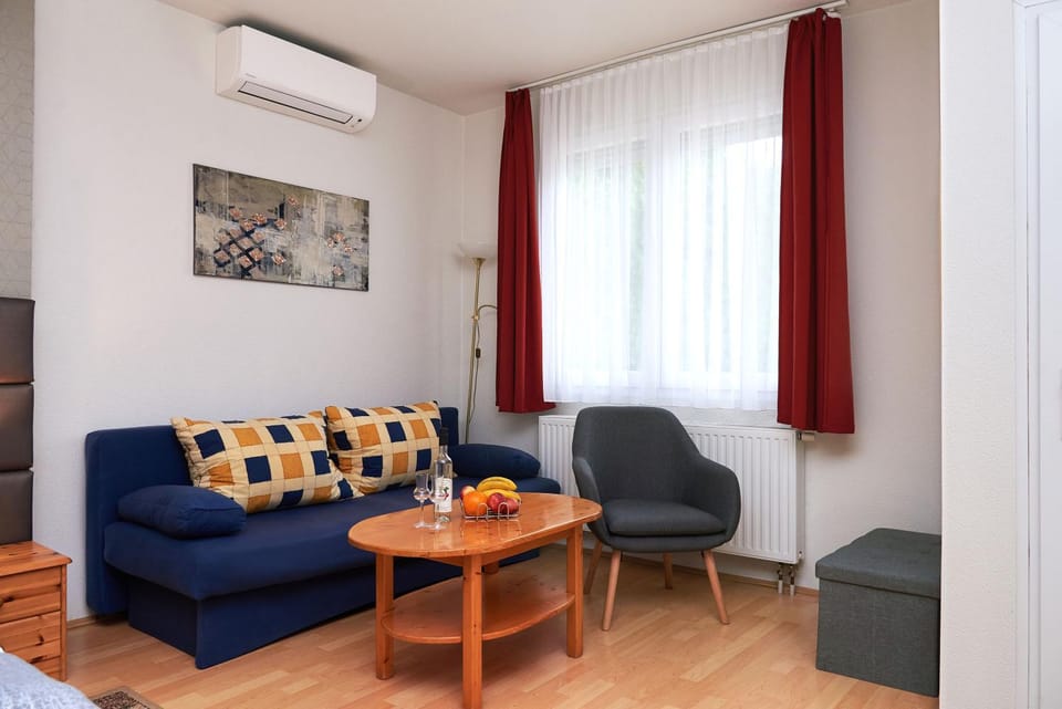 Seating area, air conditioner