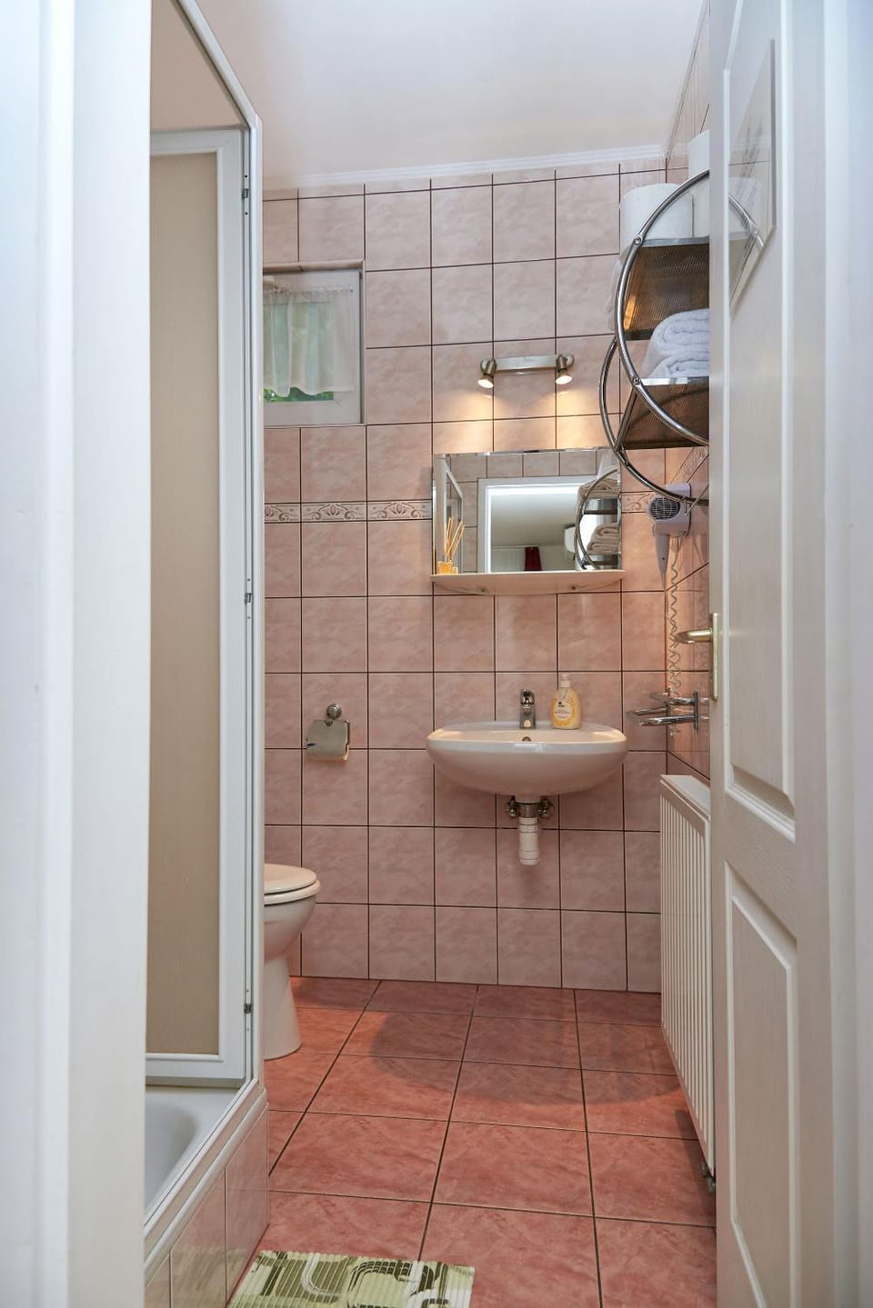Shower, Toilet, Bathroom, towels