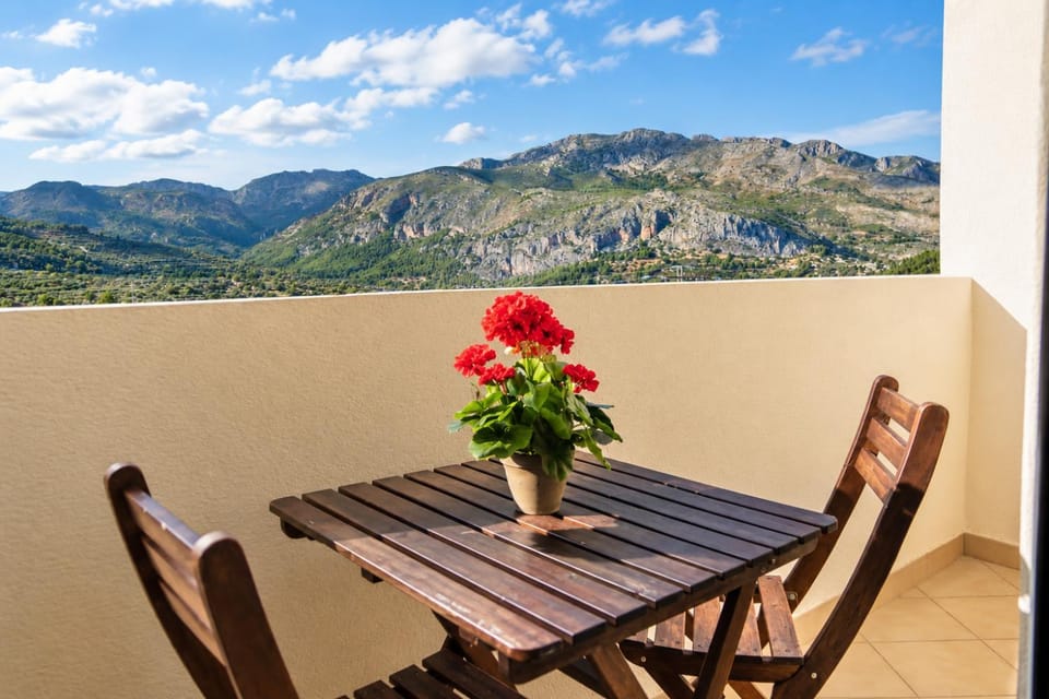View (from property/room), Balcony/Terrace, Mountain view
