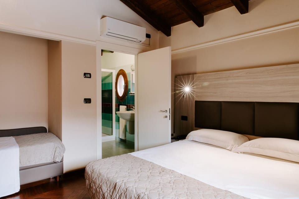 Bed, Bathroom, Photo of the whole room, Bedroom