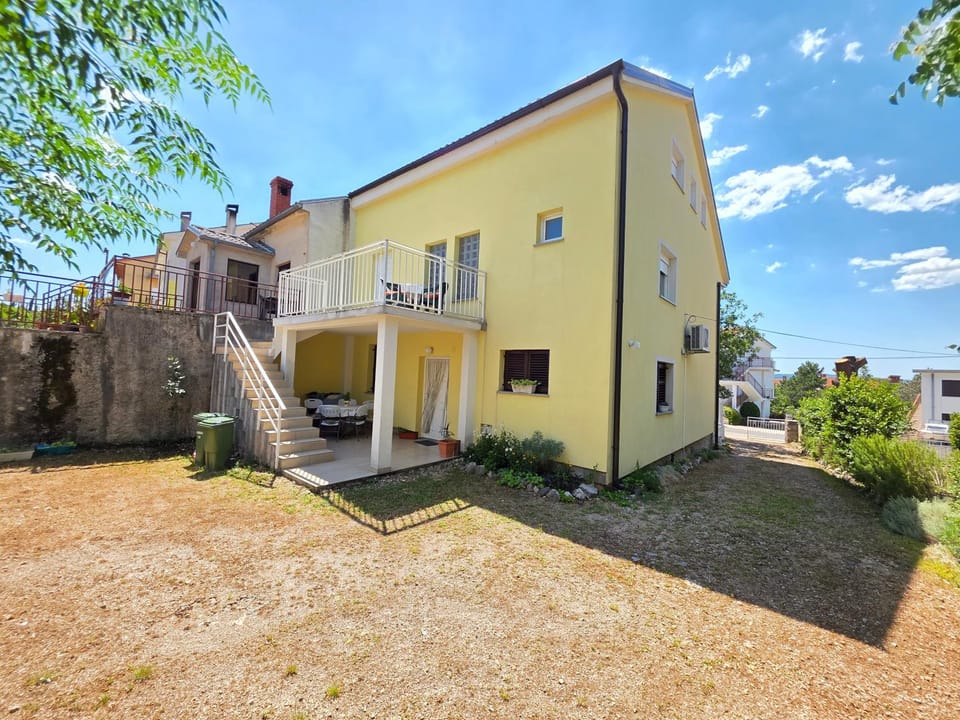 Property building, Neighbourhood