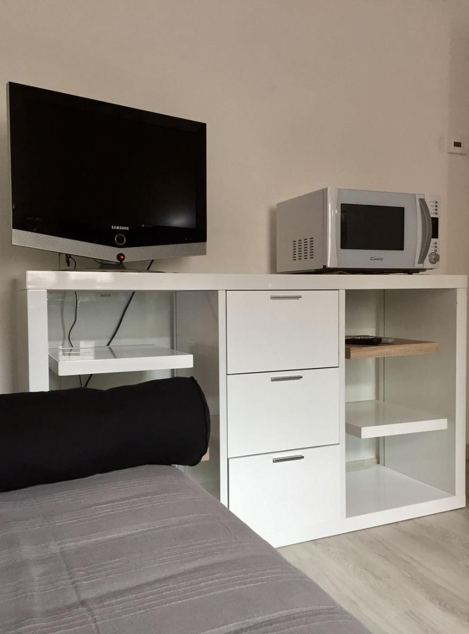 Laura's Lake Room Apartment in Arona