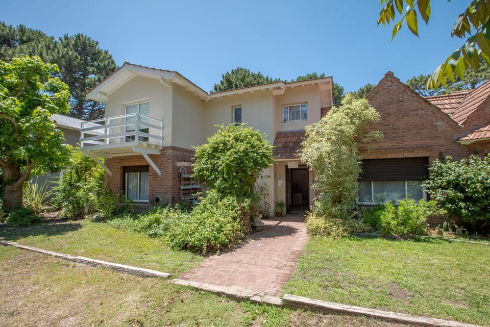 Facade/entrance, Garden