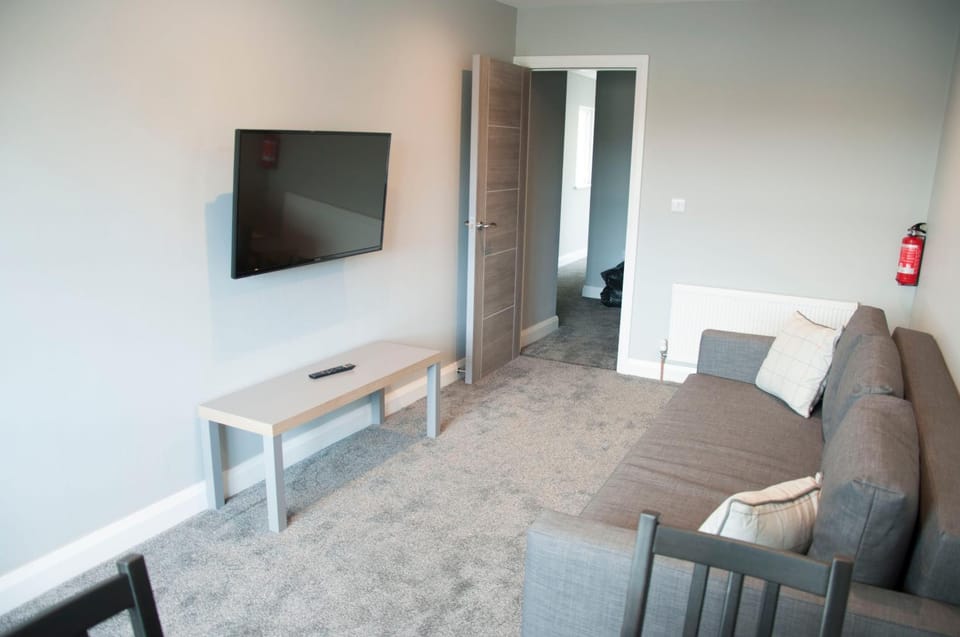 Bed, TV and multimedia, Living room, Seating area, Dining area, Street view