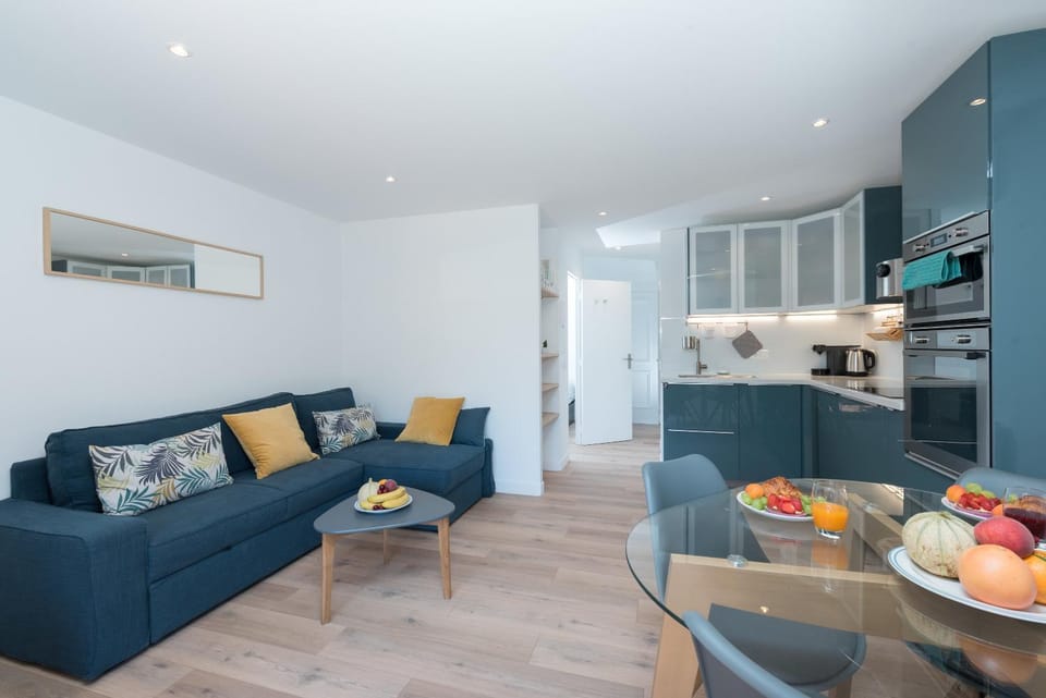 Kitchen or kitchenette, Living room, Dining area