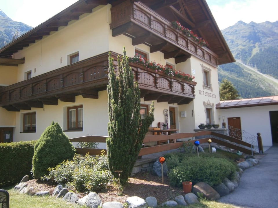 Property building, Day
