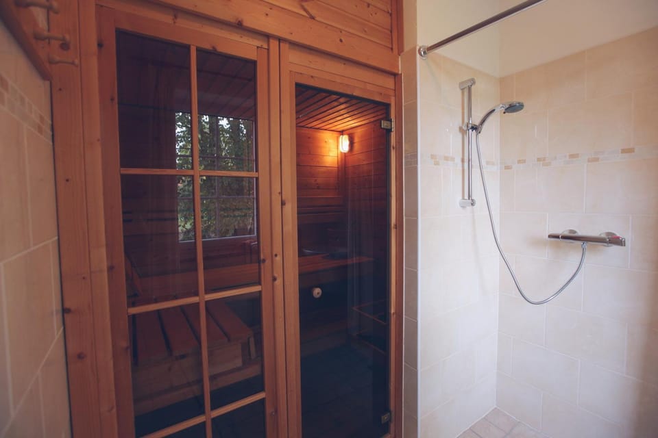 Bathroom, Area and facilities
