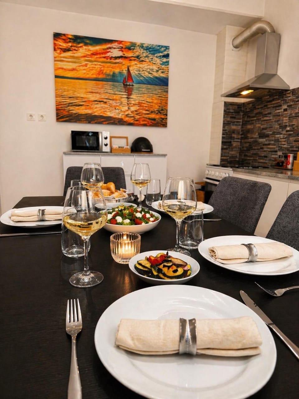 Kitchen or kitchenette, Food and drinks, Dining area, Food