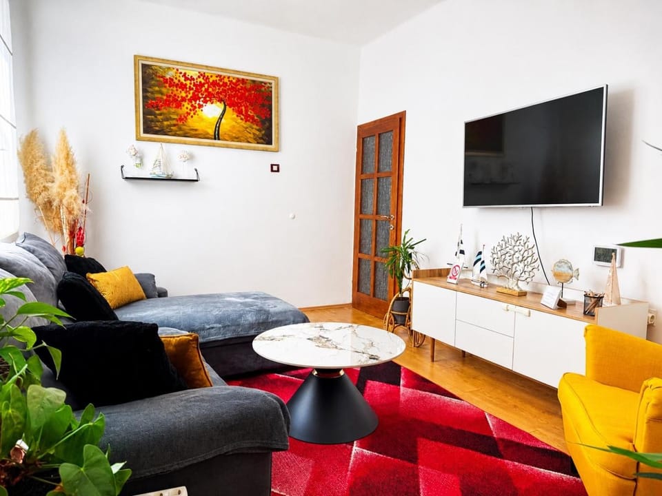 Communal lounge/ TV room, TV and multimedia, Living room, Seating area