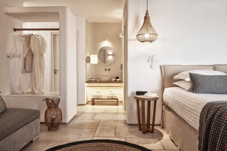 Toilet, Bed, Bathroom, Living room, Seating area, Bedroom, towels