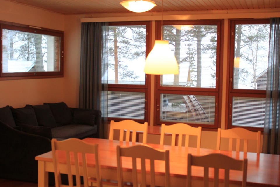 Day, Dining area