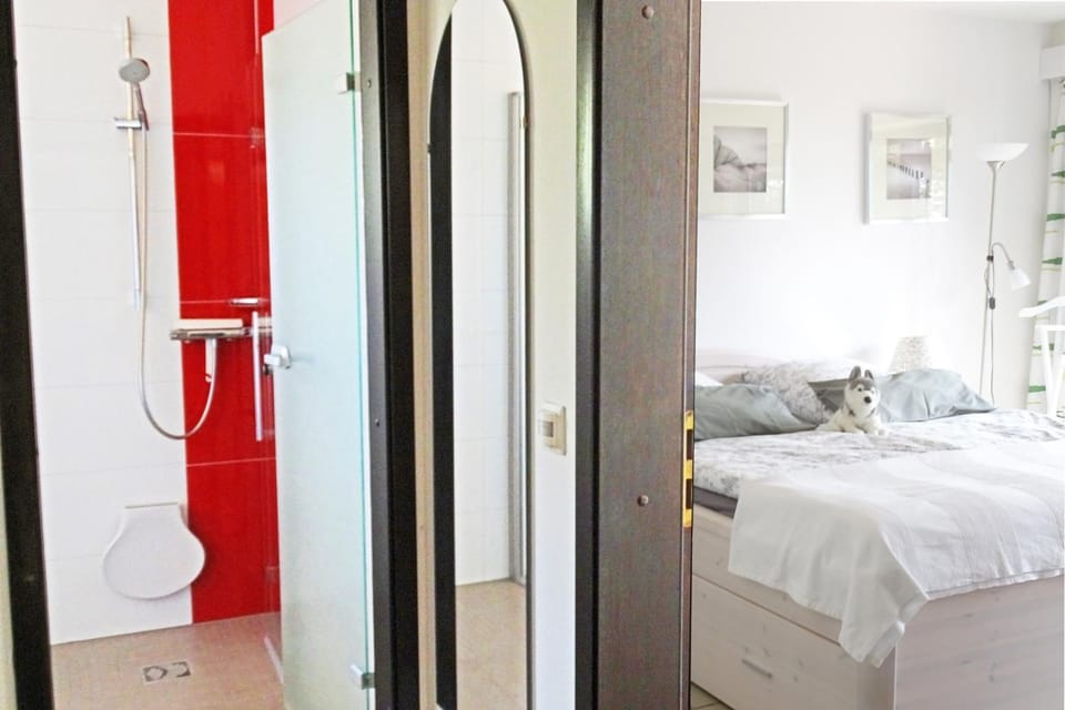 Shower, Bed, Bathroom, Photo of the whole room, Bedroom