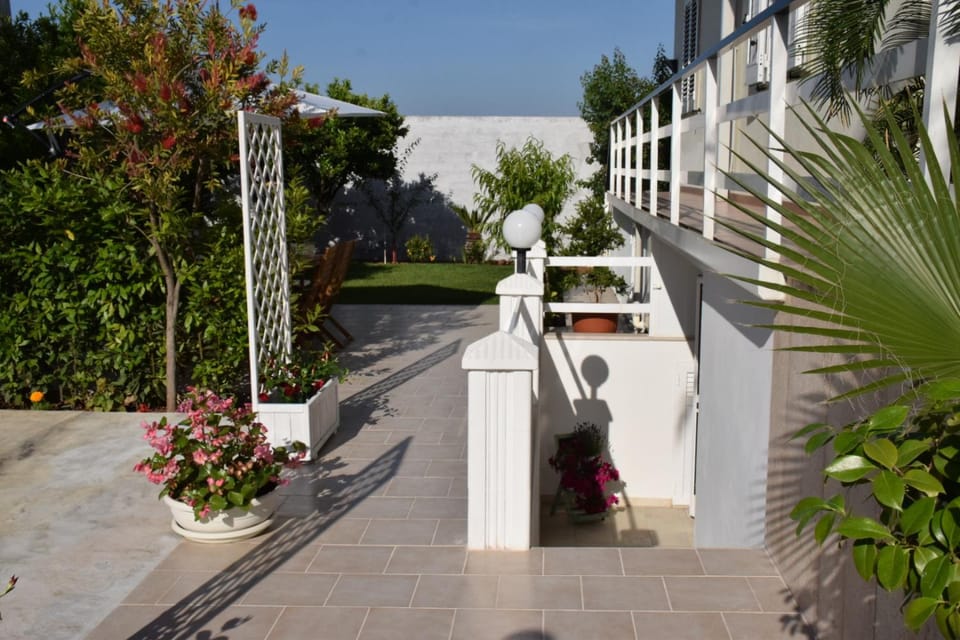 Facade/entrance, Garden