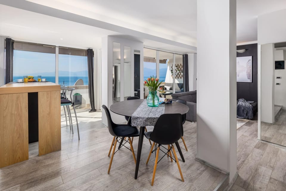 Living room, Sea view