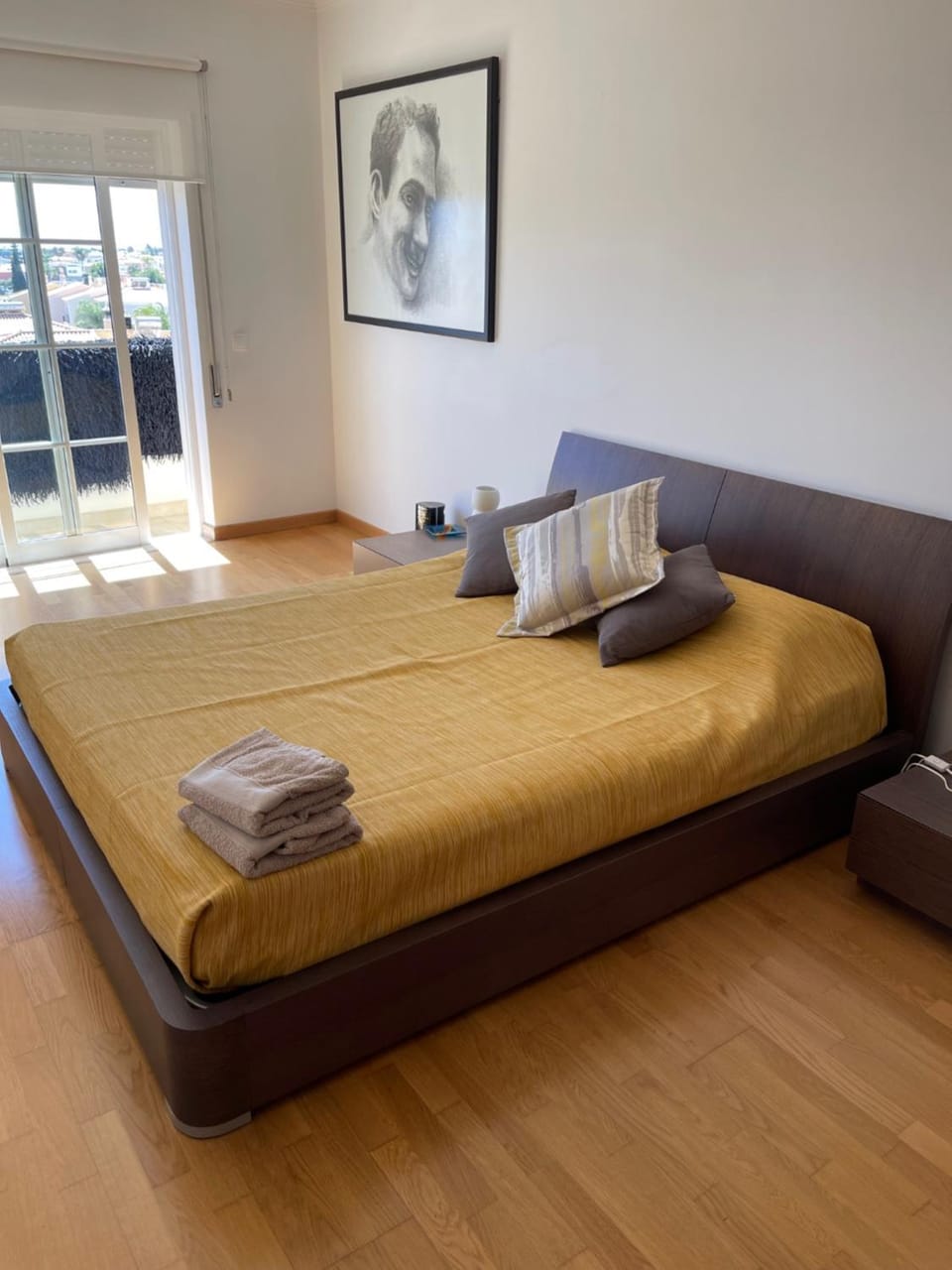Bed, Bedroom, towels