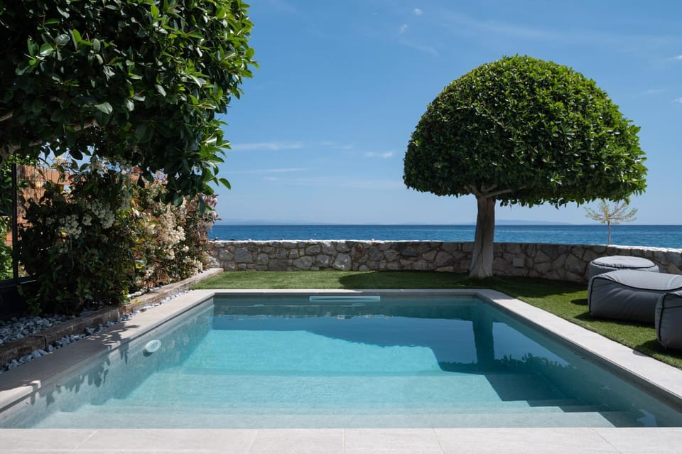 Day, Garden, Swimming pool, sunbed