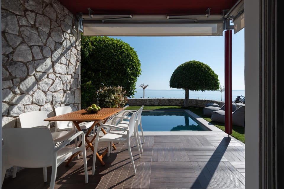 Day, View (from property/room), Balcony/Terrace, Dining area, Swimming pool, sunbed