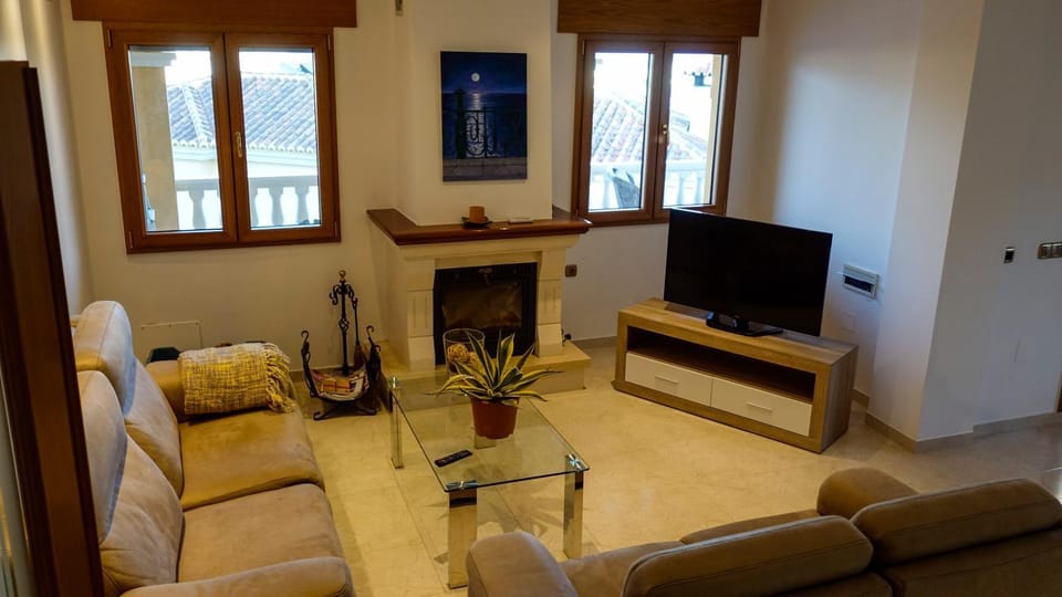Communal lounge/ TV room