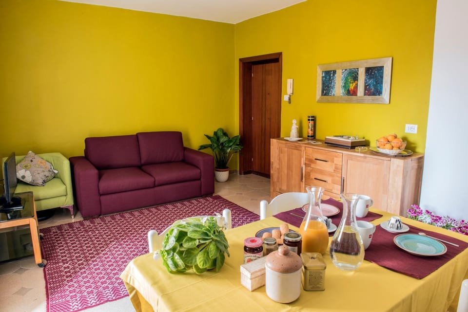 Living room, Breakfast