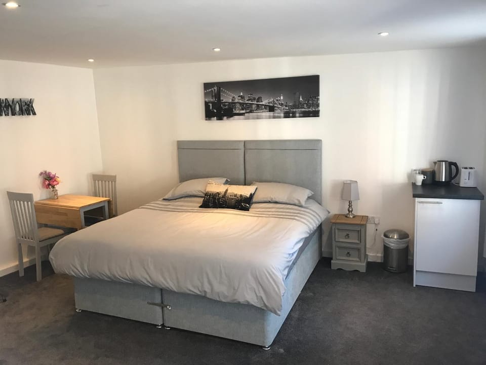 Fornham Guest House Bed and Breakfast in Runnymede District