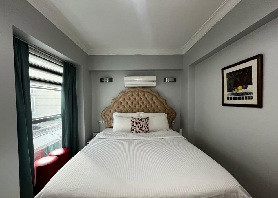 Bed, Bedroom, air conditioner
