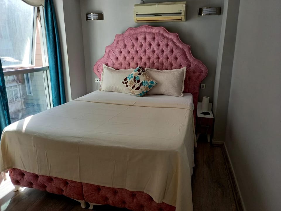 Bed, air conditioner
