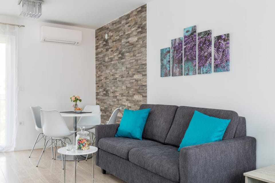 Living room, Photo of the whole room, Seating area, Dining area, air conditioner