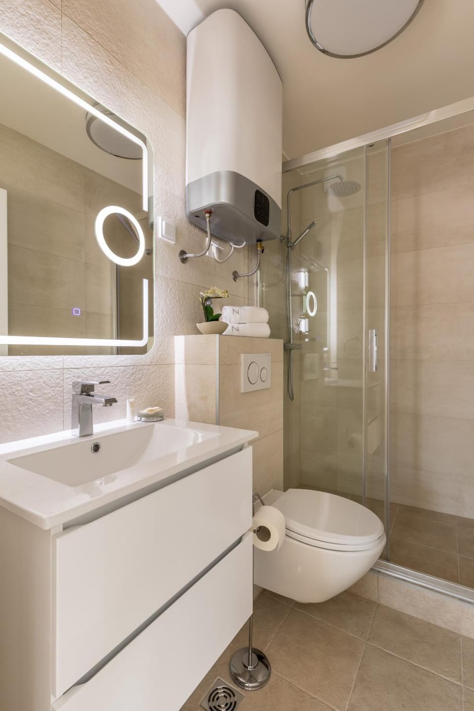Shower, Toilet, Bathroom, Photo of the whole room, towels