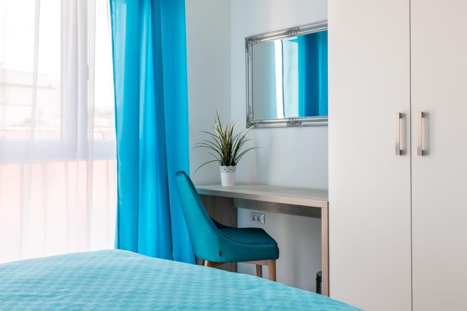 Bed, Photo of the whole room, Bedroom, hair dresser, wardrobe