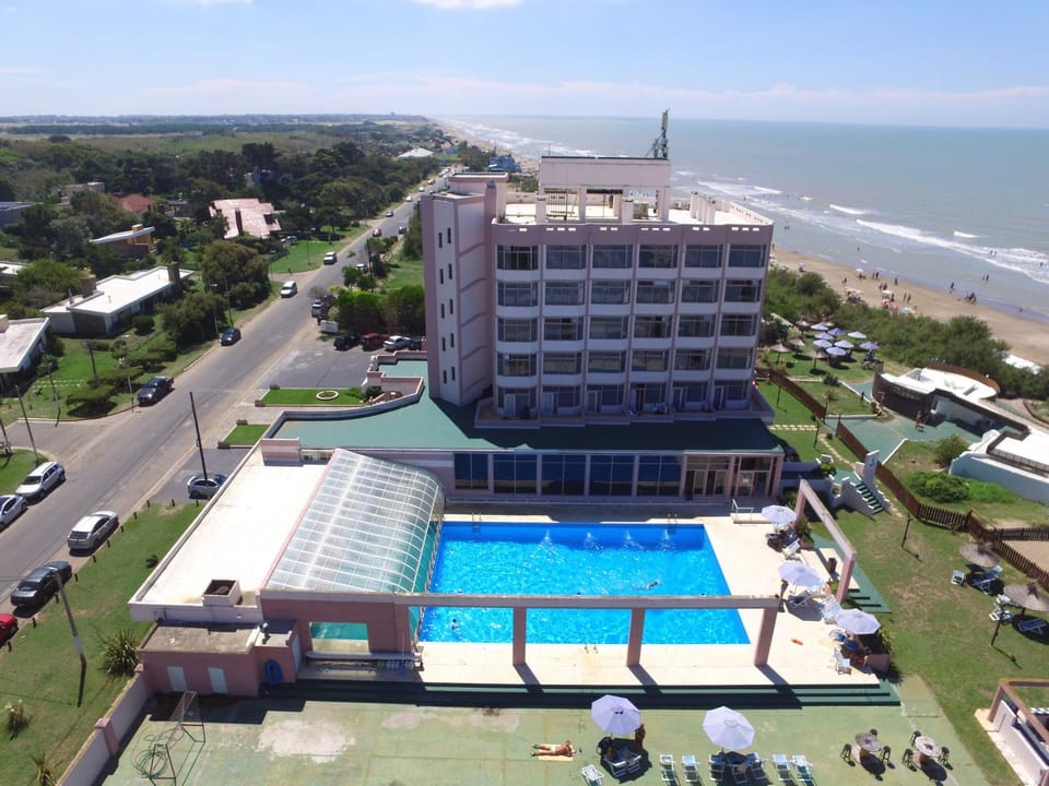 Bird's eye view, Pool view