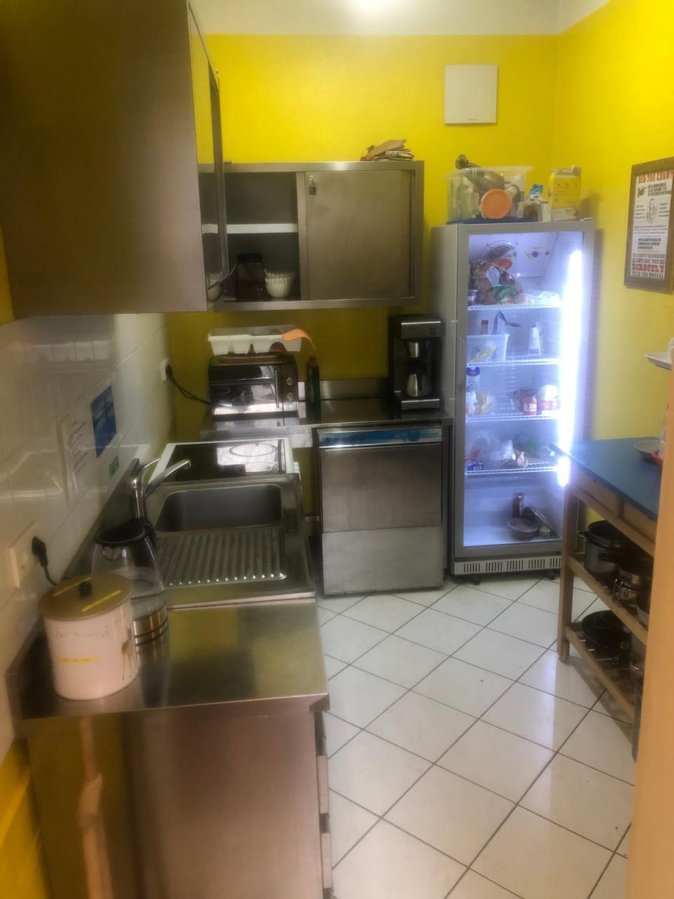 Kitchen or kitchenette, Communal kitchen