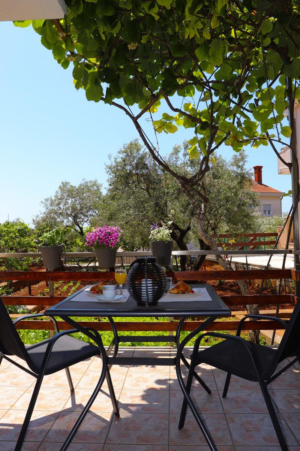 Garden, Seating area, Garden view