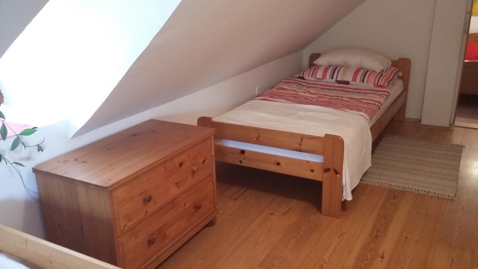 Photo of the whole room, Bedroom