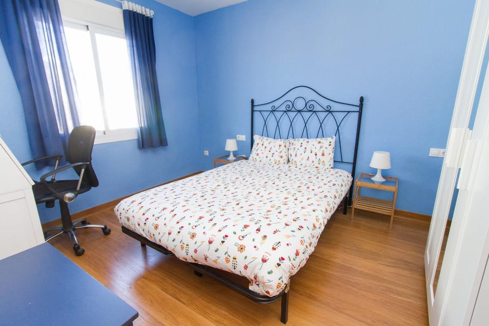 Bed, Photo of the whole room, Bedroom