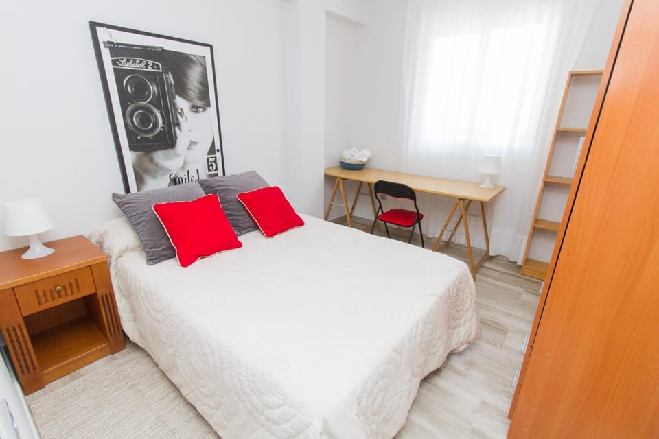 Bed, Photo of the whole room, Seating area, Bedroom, wardrobe