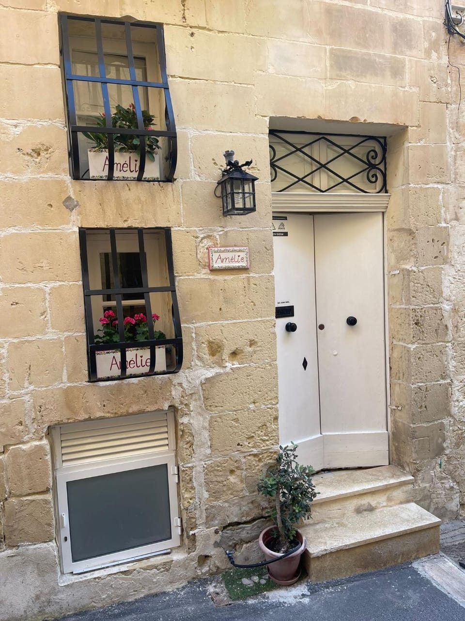 Facade/entrance