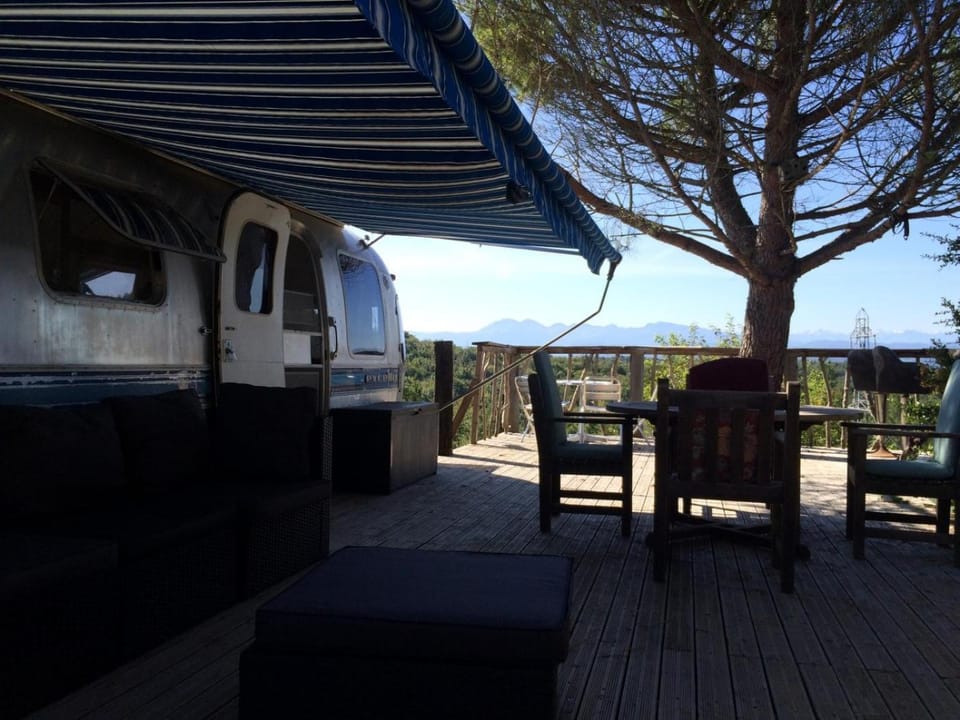 Patio, Mountain view