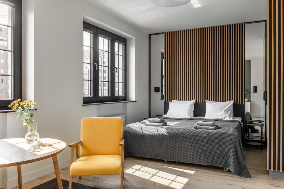Bed, View (from property/room), Living room, Photo of the whole room, Seating area, Bedroom