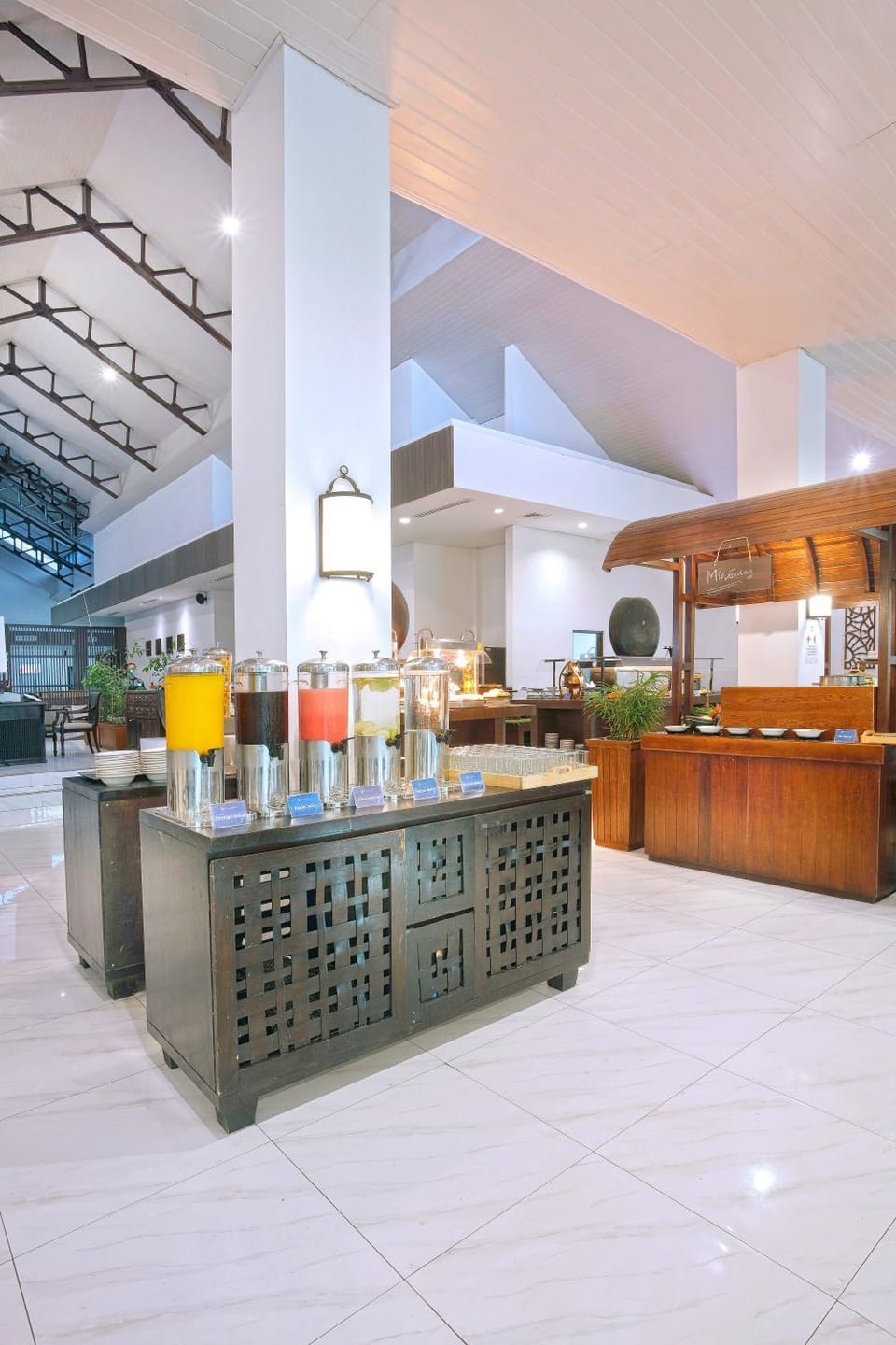 Restaurant/places to eat, Buffet breakfast