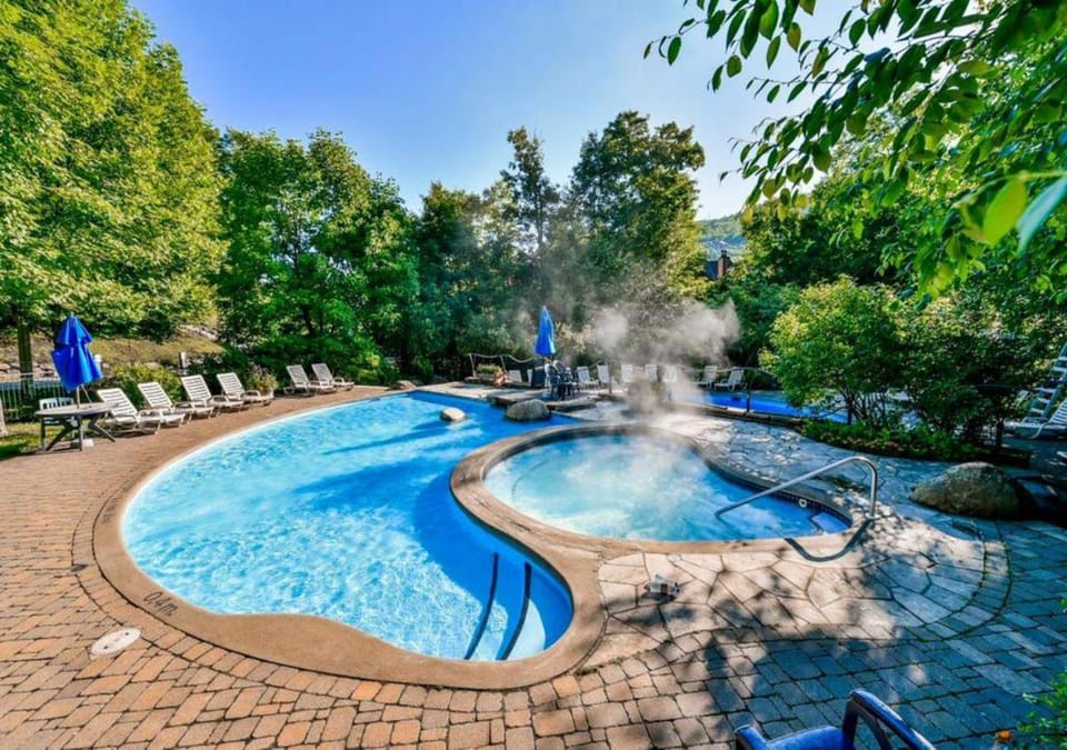 Hot Tub, Swimming pool