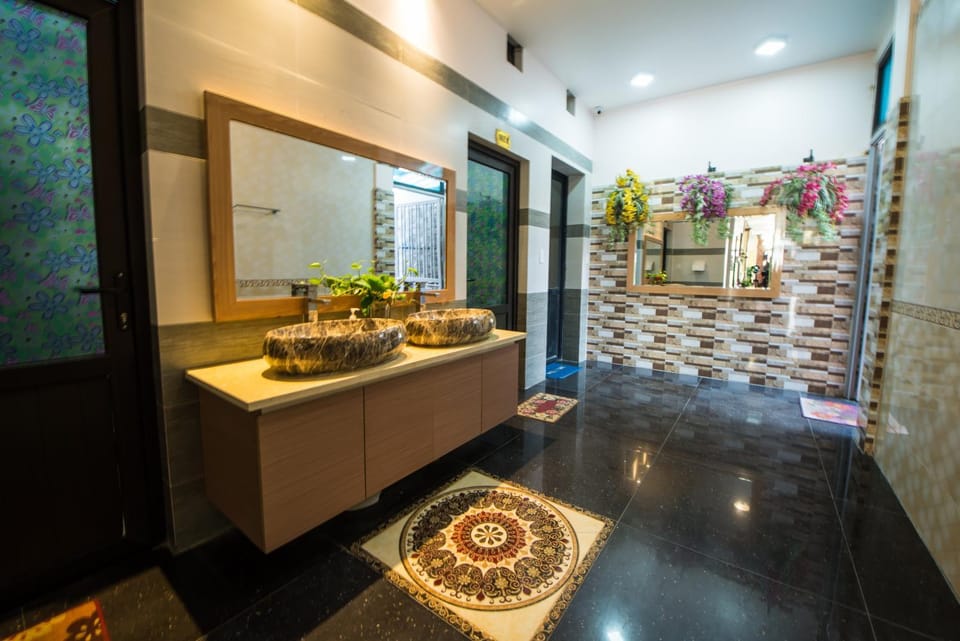 Bathroom, Lobby or reception