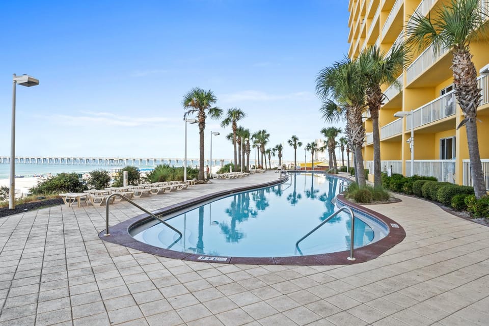 Property building, Day, Natural landscape, Balcony/Terrace, Pool view, Sea view, Swimming pool, Swimming pool, sunbed