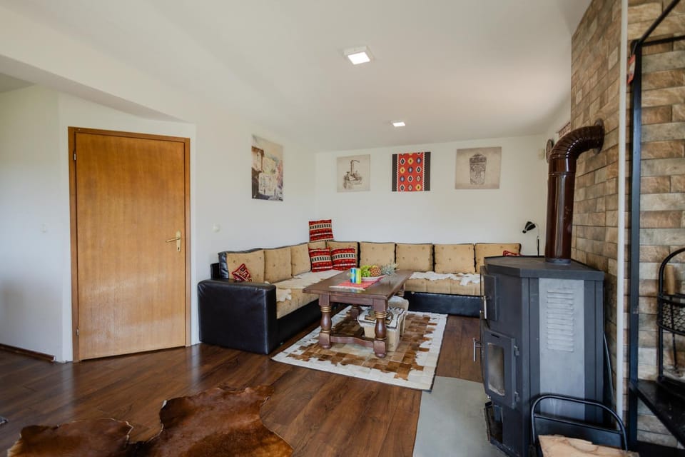 Living room, fireplace, fireplace