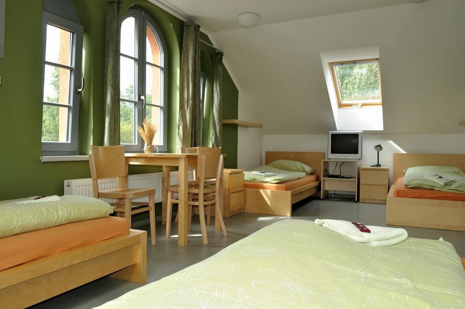 Photo of the whole room, Decorative detail