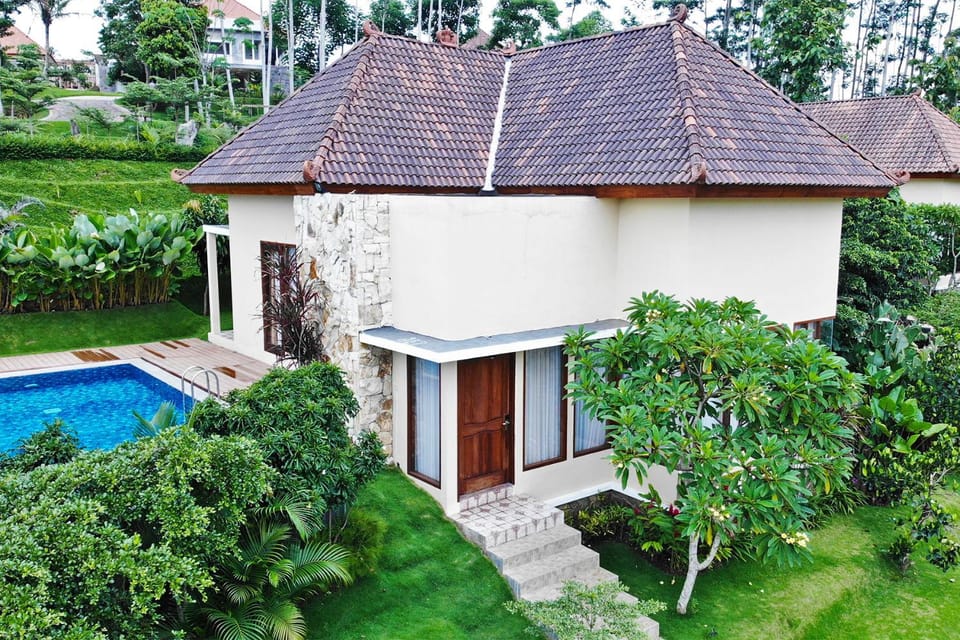 Property building, Pool view