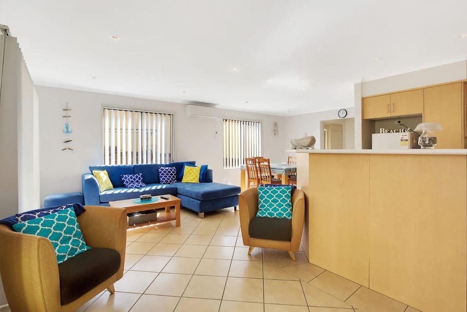 Townhouse in the heart of Port Stephens House in Corlette